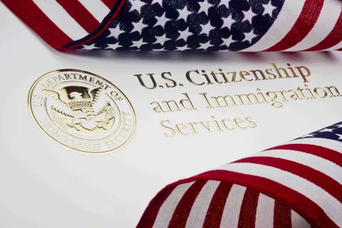 USCIS вносит изменения в тест на получение гражданства США: повышаются требования к устному владению языком и знаниям